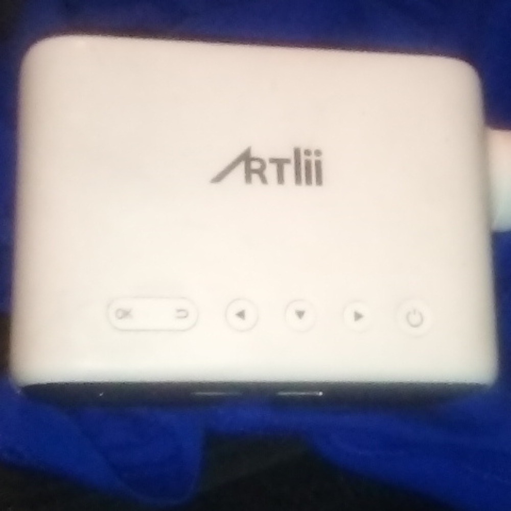 Artlii Q portable battery projector Bluetooth wireless